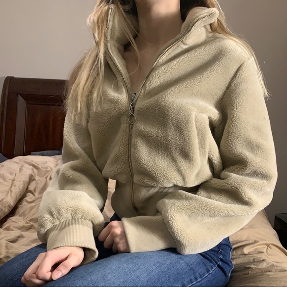 ✨NEW✨ Sherpa Cropped O-Ring Jacket- Taupe - Picture 3 of 6